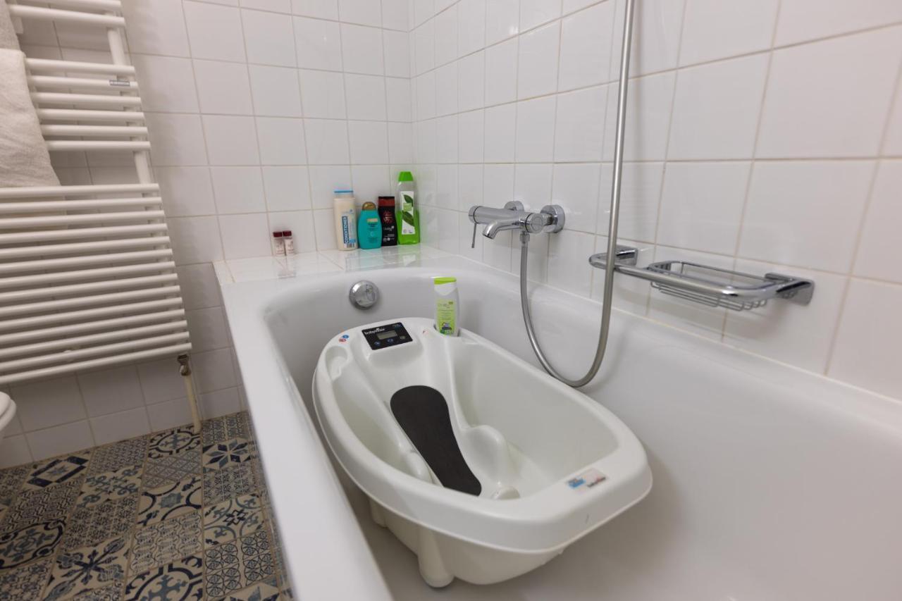 V&V Centre نوشاتيل المظهر الخارجي الصورة